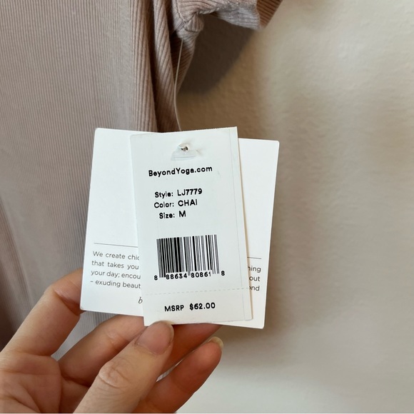 Beyond Yoga Take The Plunge V-Neck Ribbed Tee Shirt Chai - Picture 4 of 5